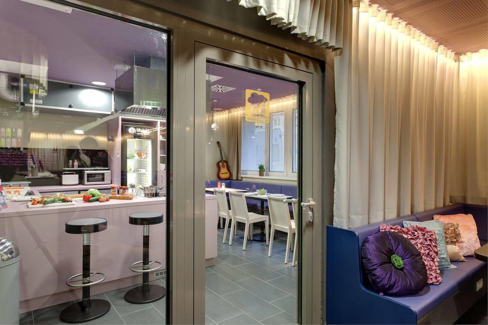 Meininger Hotel Wien Downtown Sissi Экстерьер фото