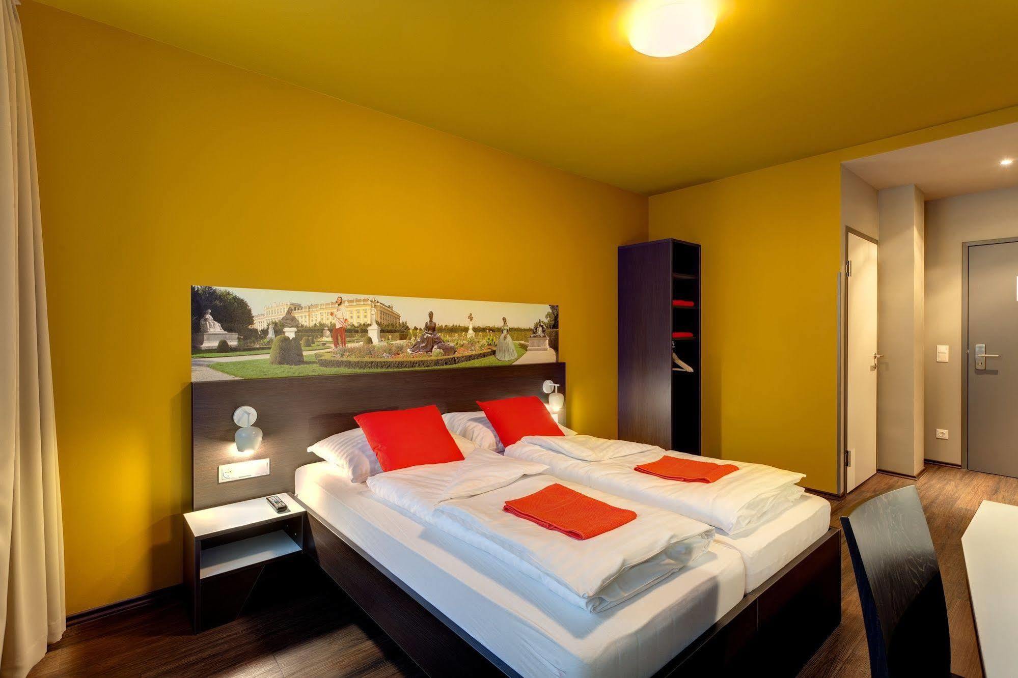 Meininger Hotel Wien Downtown Sissi Экстерьер фото